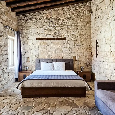 Andre Marie Stonewood Retreat * Limisso