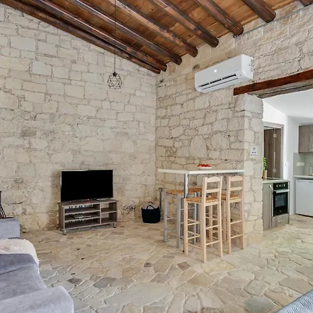 Andre Marie Stonewood Retreat Апартаменты *