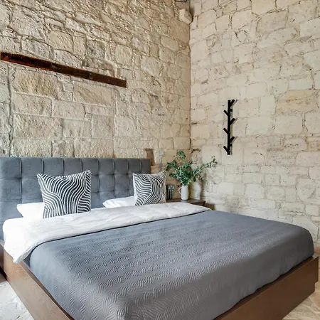 Andre Marie Stonewood Retreat *