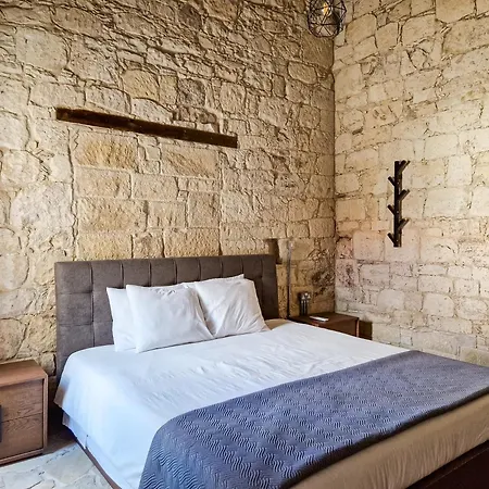 Andre Marie Stonewood Retreat Апартаменты *