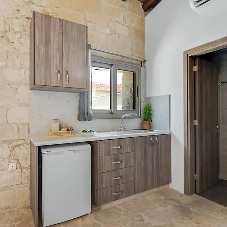 Andre Marie Stonewood Retreat Apartment Limassol