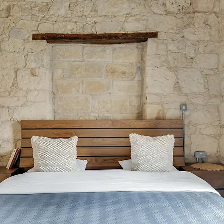 Апартаменты Andre Marie Stonewood Retreat Лимасол