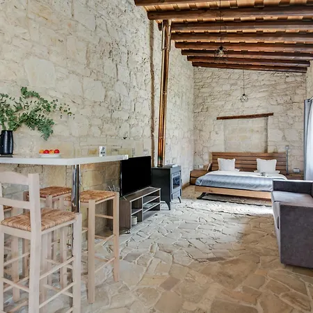 Апартаменты Andre Marie Stonewood Retreat Лимасол