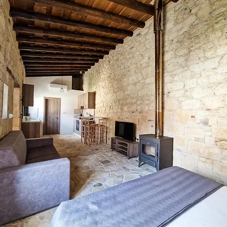 Апартаменты Andre Marie Stonewood Retreat Лимасол