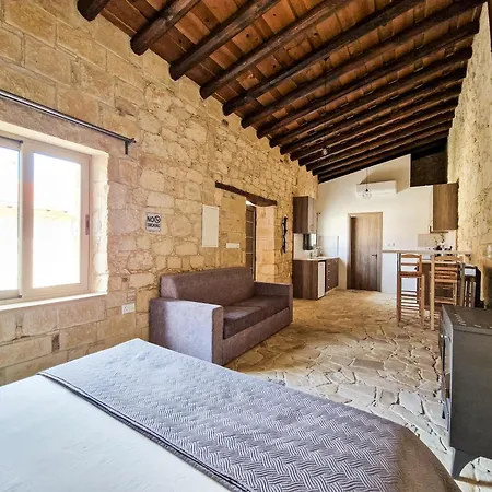 Andre Marie Stonewood Retreat Апартаменты