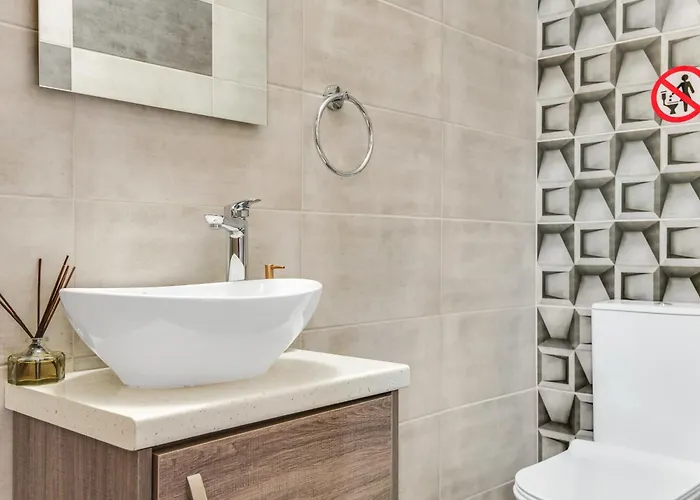 Andre Marie Stonewood Retreat Apartment