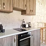 Andre Marie Stonewood Retreat Apartment *