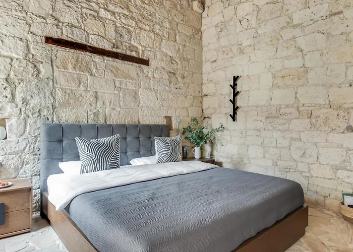 Andre Marie Stonewood Retreat *